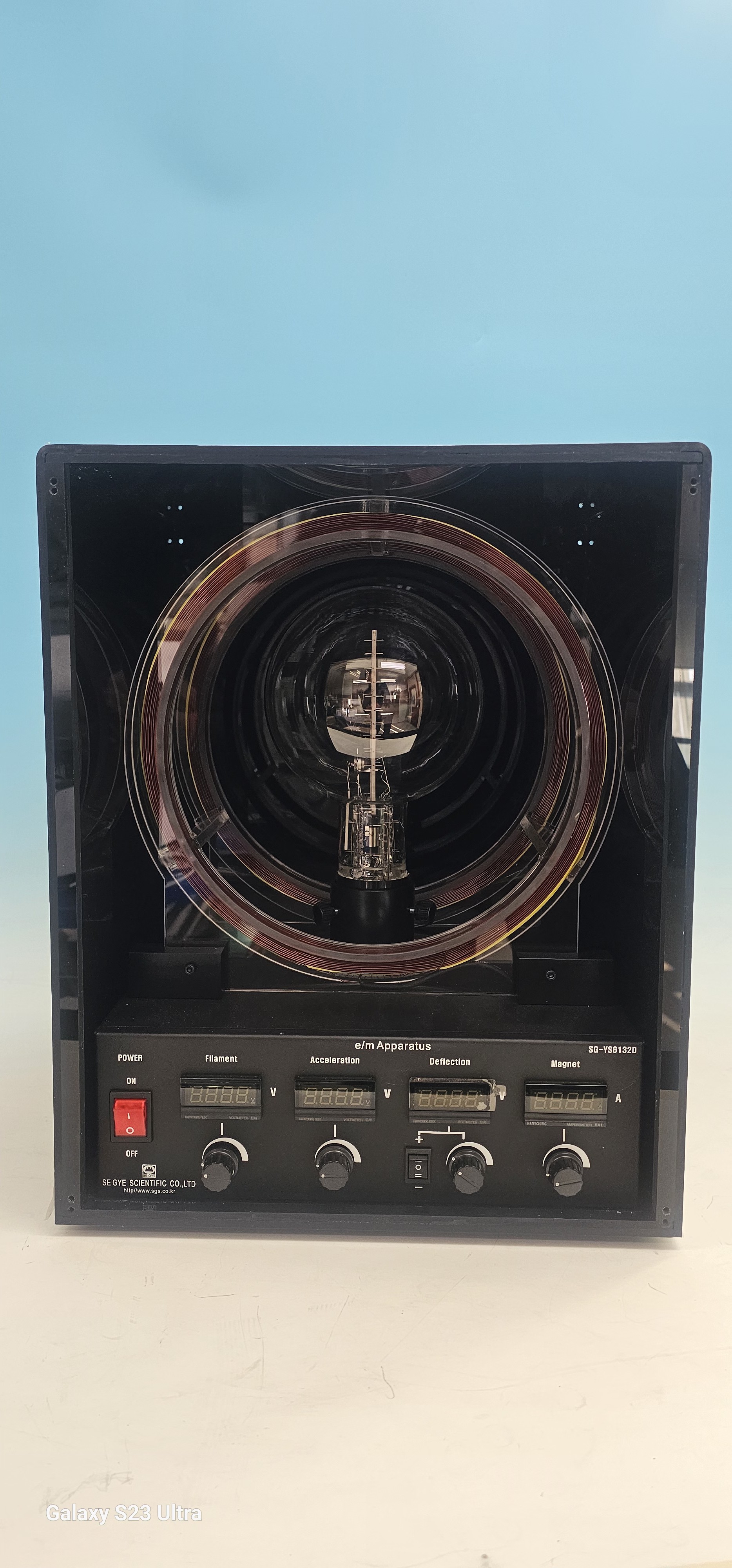 전자의 비전하 측정 실험 기기(신형)